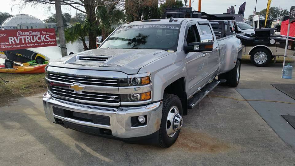 2018-chevy-3500hd-angled-drivers-side-view