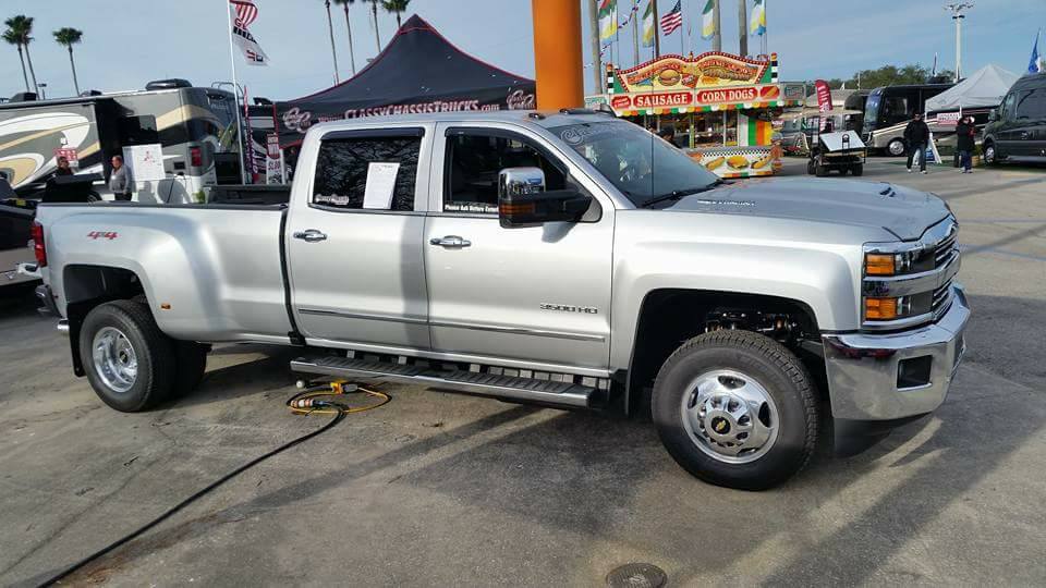 2018-chevy-3500hd-passengers-side-view