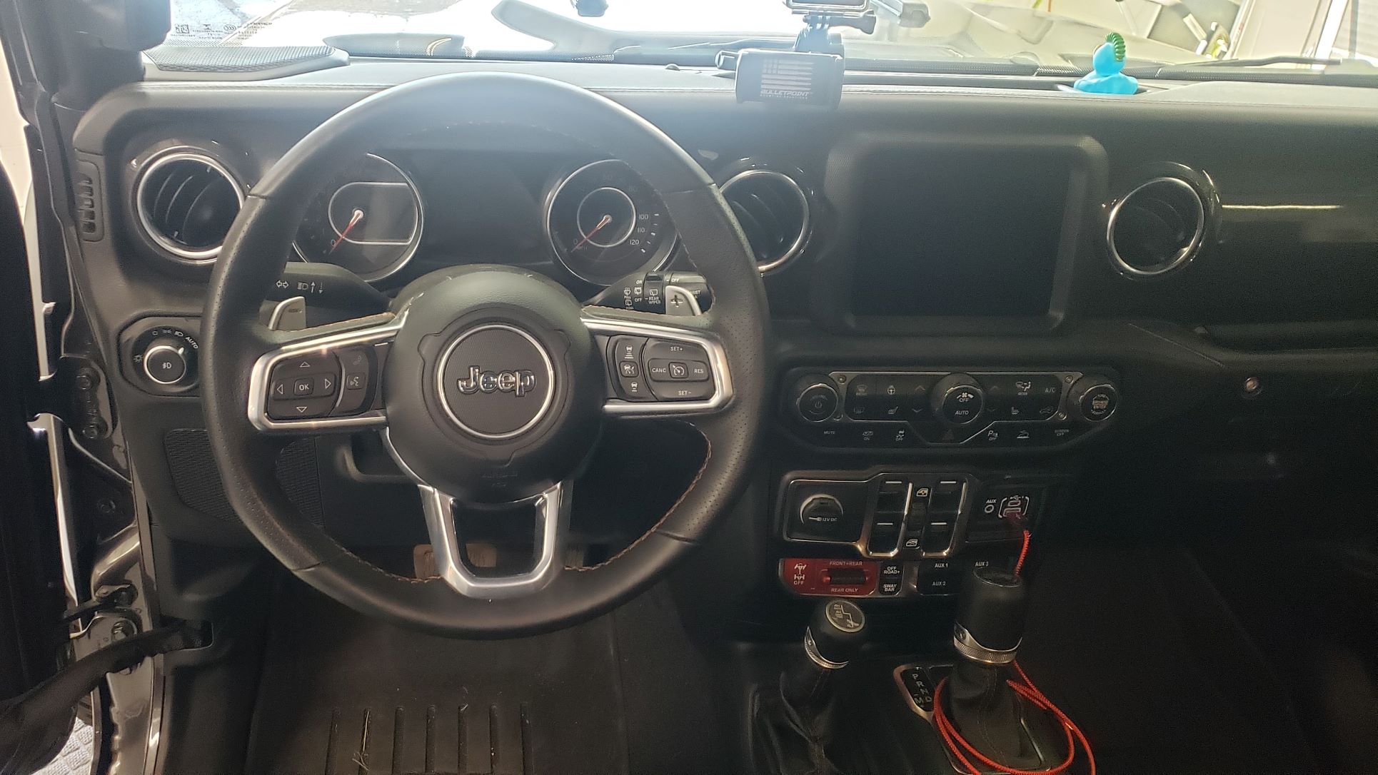 2021-Wrangler-392-edition-steering-wheel