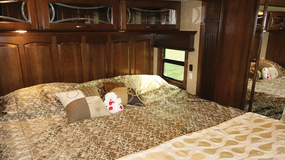 drv-elite-suite-41-rssb4-bedroom-with-storage
