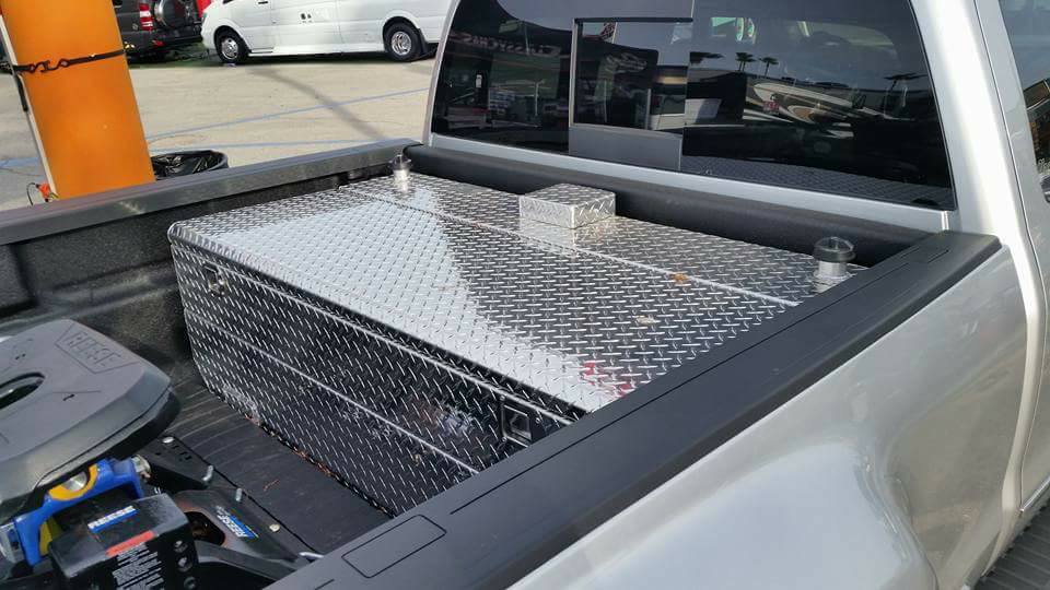 2018-chevy-3500hd-closed-toolbox