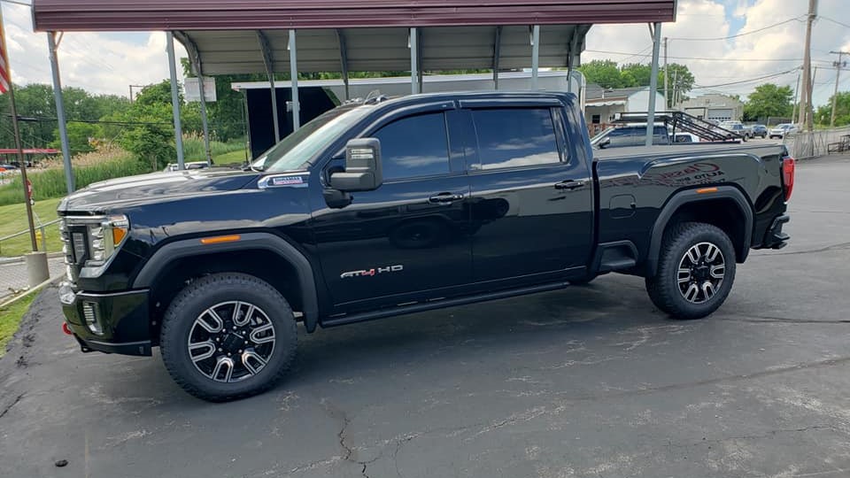 2020-gmc-2500-hd-at4-drivers-side-view