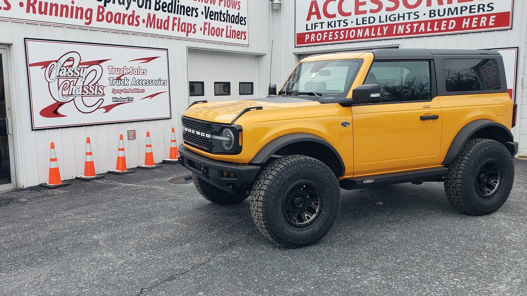 2022-ford-bronco-yellow