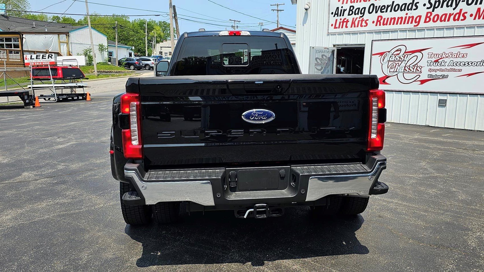 2023Ford-F450-back-tailgate