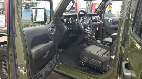 2022-jeep-wrangler-392edition-inside-drivers-side